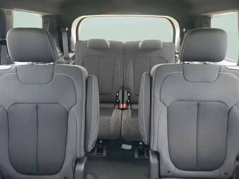 New 2025 Jeep Grand Cherokee L Laredo image 13