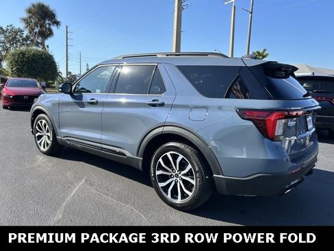 Used 2025 Ford Explorer ST-Line w/ Premium Package image 4