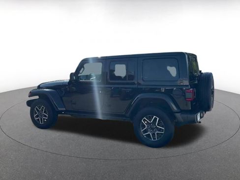 Used 2025 Jeep Wrangler Unlimited Sahara AWD/4WD image 8