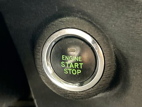 Used 2015 Toyota Venza XLE FWD image 24