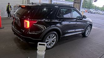 Used 2023 Ford Explorer XLT w/ Equipment Group 202A AWD/4WD image 4