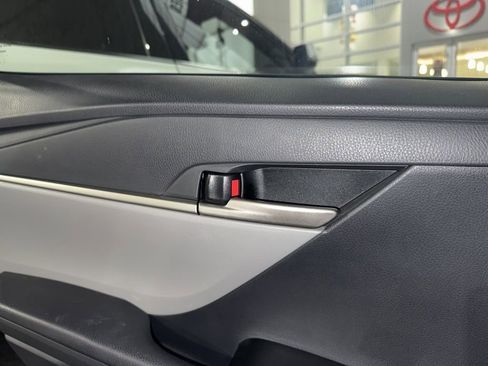 Used 2025 Toyota Camry SE image 16