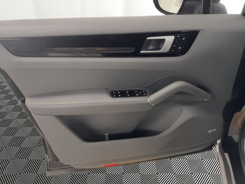 Used 2019 Porsche Cayenne AWD/4WD image 14