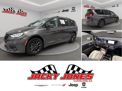 Used 2021 Chrysler Pacifica Touring w/ S Appearance Package