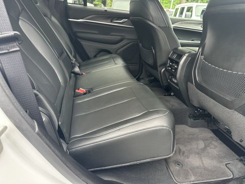 Used 2024 Jeep Grand Cherokee Limited w/ Luxury Tech Group II RWD image 18