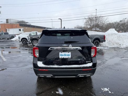 Certified 2022 Ford Explorer XLT w/ Equipment Group 202A image 5