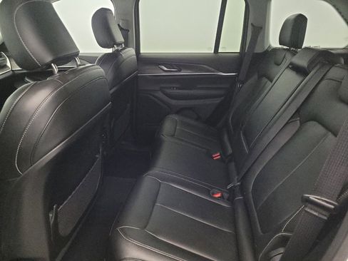 Used 2023 Jeep Grand Cherokee Limited image 18