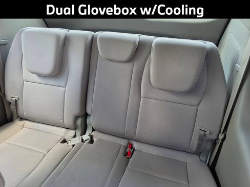 Used 2015 Kia Sedona LX w/ LX Convenience Package FWD image 11