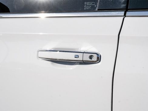 Used 2021 GMC Yukon XL SLT image 43