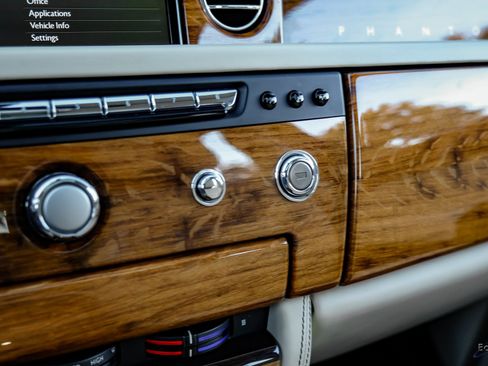 Used 2014 Rolls-Royce Phantom Sedan image 60