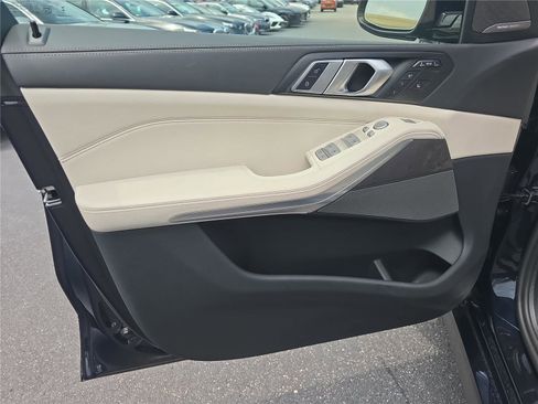 Certified 2025 BMW X7 M60i AWD/4WD image 14