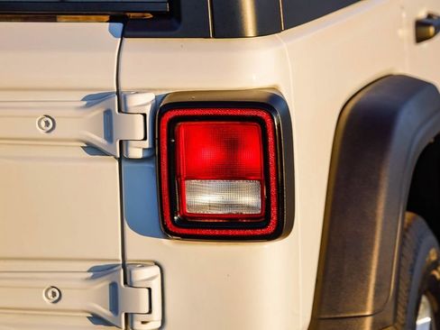 Certified 2022 Jeep Wrangler Unlimited Sport image 9