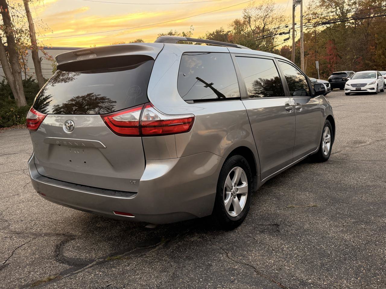 Used 2017 Toyota Sienna LE FWD image 7
