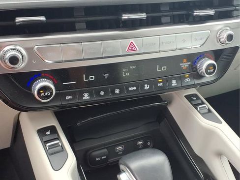 Used 2024 Kia Telluride S w/ S Sunroof Package FWD image 10