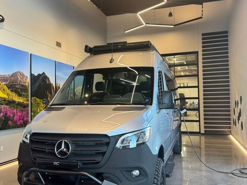 Used 2025 Mercedes-Benz Sprinter 2500 image 4