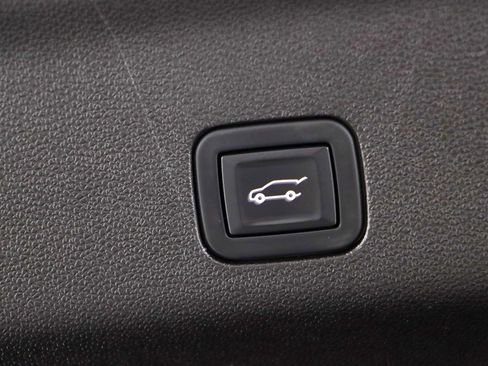 Used 2021 Chevrolet Suburban Premier w/ Premium Package image 36