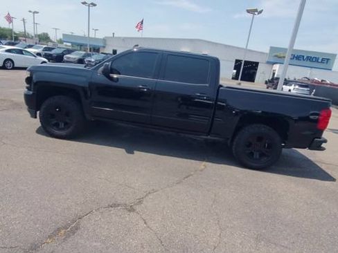 Used 2017 Chevrolet Silverado 1500 LTZ Z71 w/ LTZ Plus Package AWD/4WD image 5