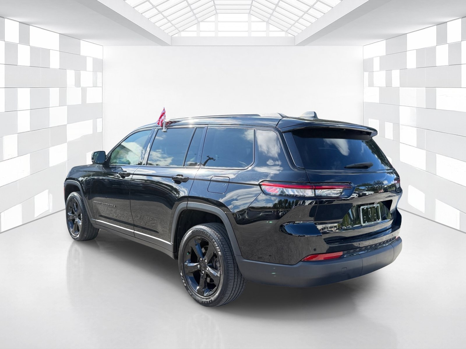 Used 2023 Jeep Grand Cherokee L Laredo RWD image 5