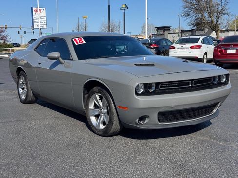 Used 2018 Dodge Challenger SXT image 3