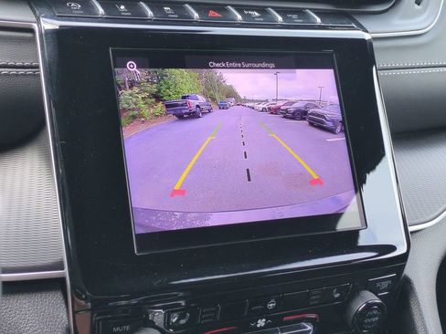 Used 2025 Jeep Grand Cherokee L Altitude AWD/4WD image 24