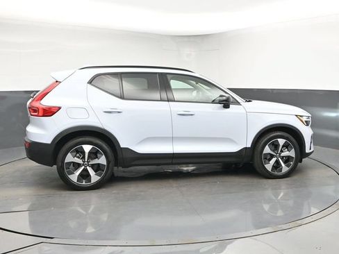 Used 2024 Volvo XC40 B5 Plus w/ Climate Package AWD/4WD image 9