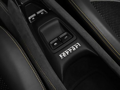 Certified 2022 Ferrari F8 Tributo RWD image 72
