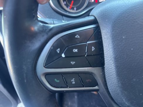 Used 2019 Jeep Cherokee Latitude Plus w/ Comfort/Convenience Group image 17