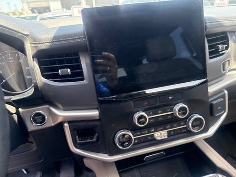 Used 2023 Ford Expedition XLT RWD image 11