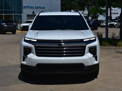 New 2026 Chevrolet Traverse LT w/ Driver Confidence Package AWD/4WD image 2