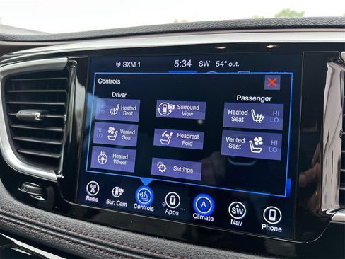 Used 2017 Chrysler Pacifica Limited FWD image 40