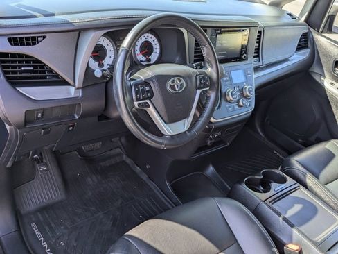 Used 2020 Toyota Sienna SE w/ Carpet Mat Package image 18