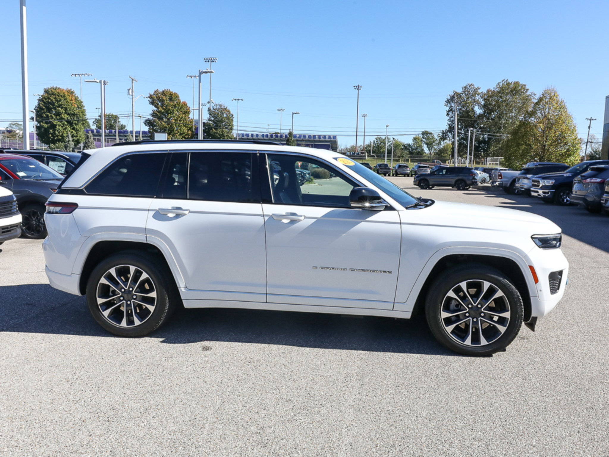 Used 2023 Jeep Grand Cherokee Overland w/ Advanced Protech Group III AWD/4WD image 8