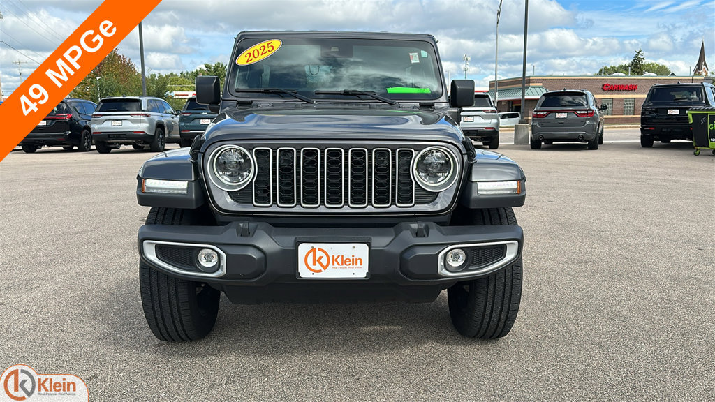 Used 2025 Jeep Wrangler Unlimited Sahara AWD/4WD image 2