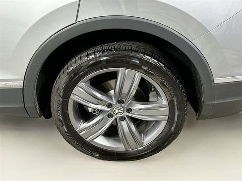 Used 2020 Volkswagen Tiguan SEL image 25