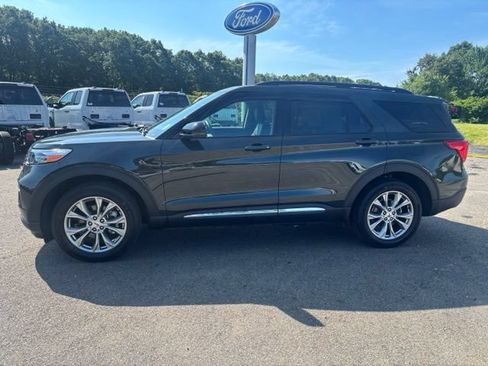 Used 2024 Ford Explorer XLT w/ Equipment Group 202A AWD/4WD image 2
