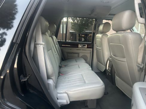 Used 2004 Lincoln Navigator Luxury image 13