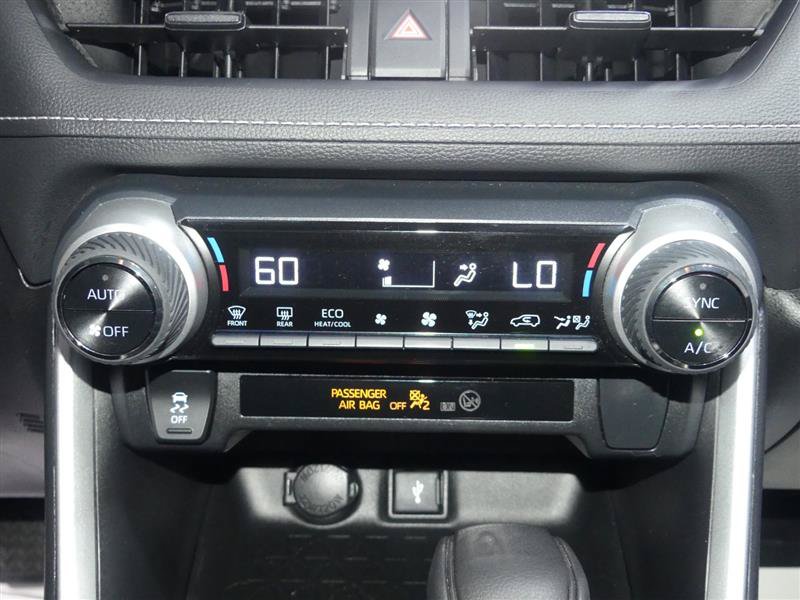 Used 2021 Toyota RAV4 LE AWD/4WD image 38
