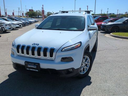 Used 2016 Jeep Cherokee Latitude w/ Cold Weather Group image 1