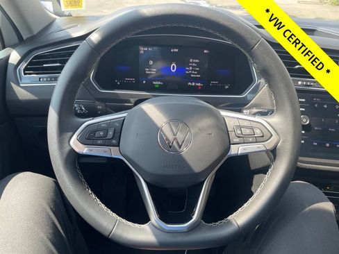 Used 2023 Volkswagen Tiguan SE w/ Panoramic Sunroof Package AWD/4WD image 25