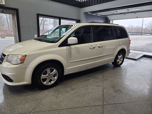Used 2012 Dodge Grand Caravan SXT FWD image 18