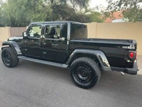 Used 2025 Jeep Gladiator Sport image 3