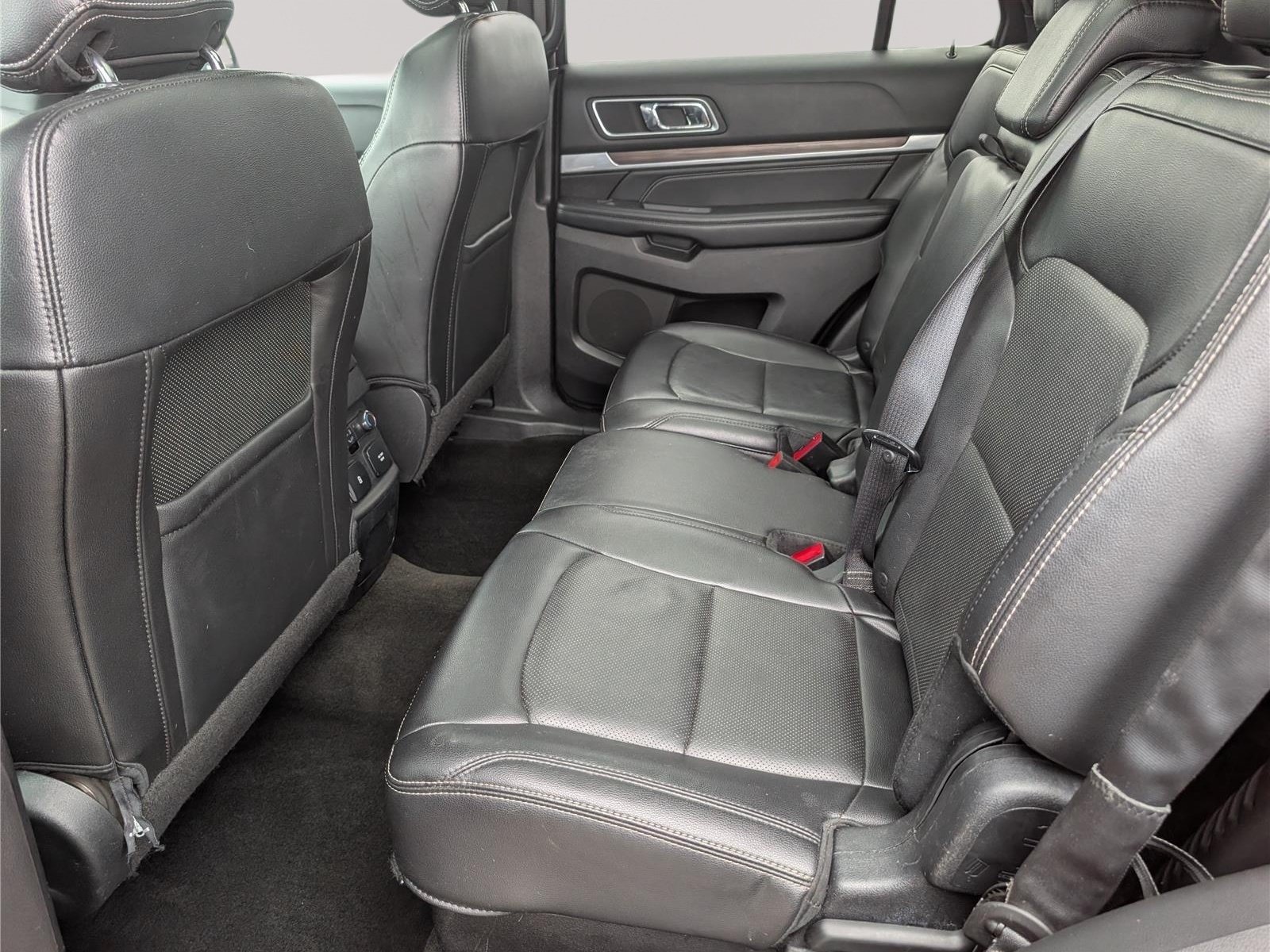 Used 2016 Ford Explorer Limited w/ Equipment Group 301A AWD/4WD image 18