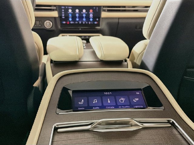 New 2027 Lincoln Navigator Reserve w/ Jet Appearance Package AWD/4WD image 28