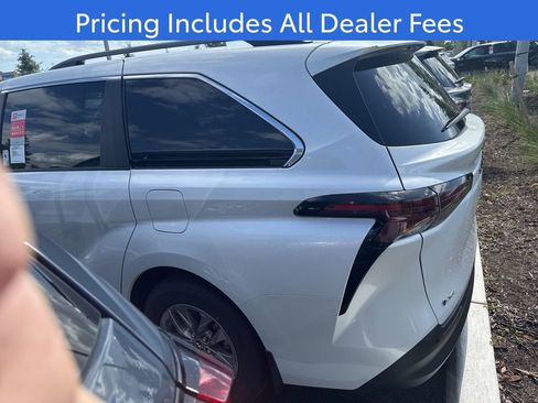 New 2026 Toyota Sienna XLE FWD image 7