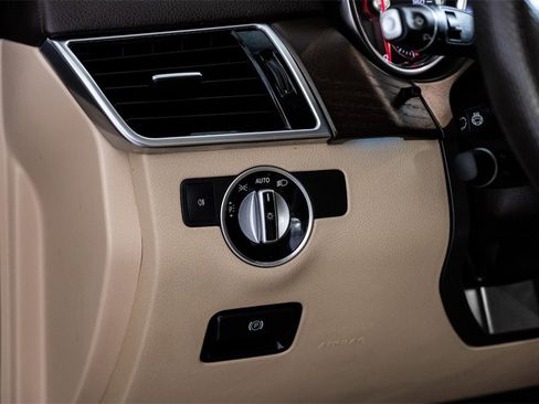 Used 2019 Mercedes-Benz GLS 450 4MATIC w/ Premium 1 Package image 30