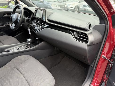 Used 2018 Toyota C-HR XLE FWD image 15