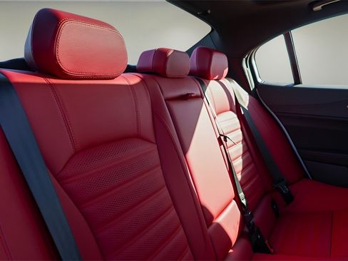 New 2025 Alfa Romeo Giulia Base image 22