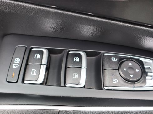 Certified 2023 Kia Sorento S w/ Panoramic Sunroof Package image 14