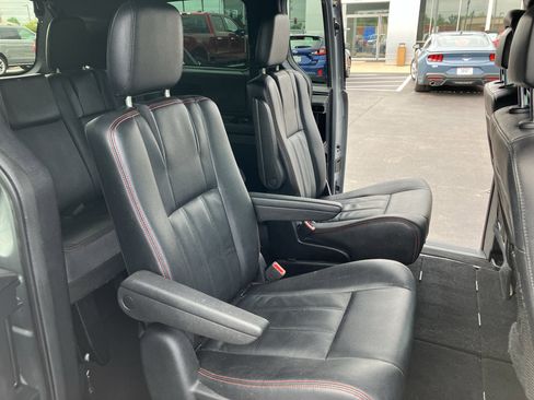 Used 2019 Dodge Grand Caravan GT w/ Safety Sphere Group FWD image 34