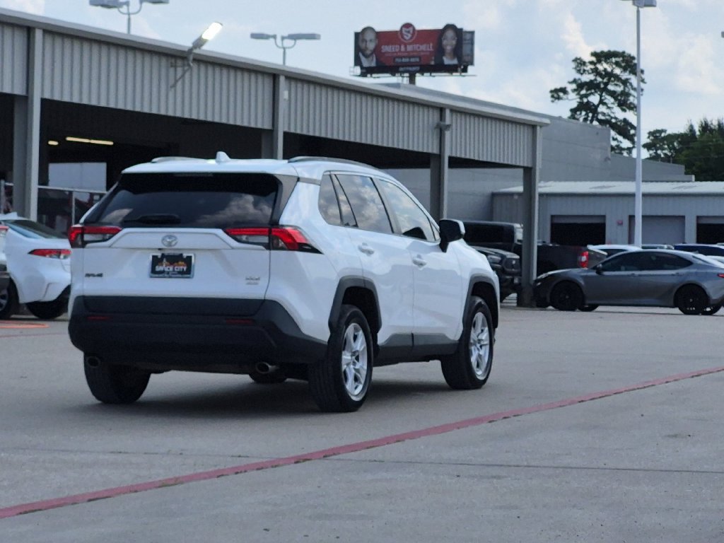 Used 2020 Toyota RAV4 XLE AWD/4WD image 6